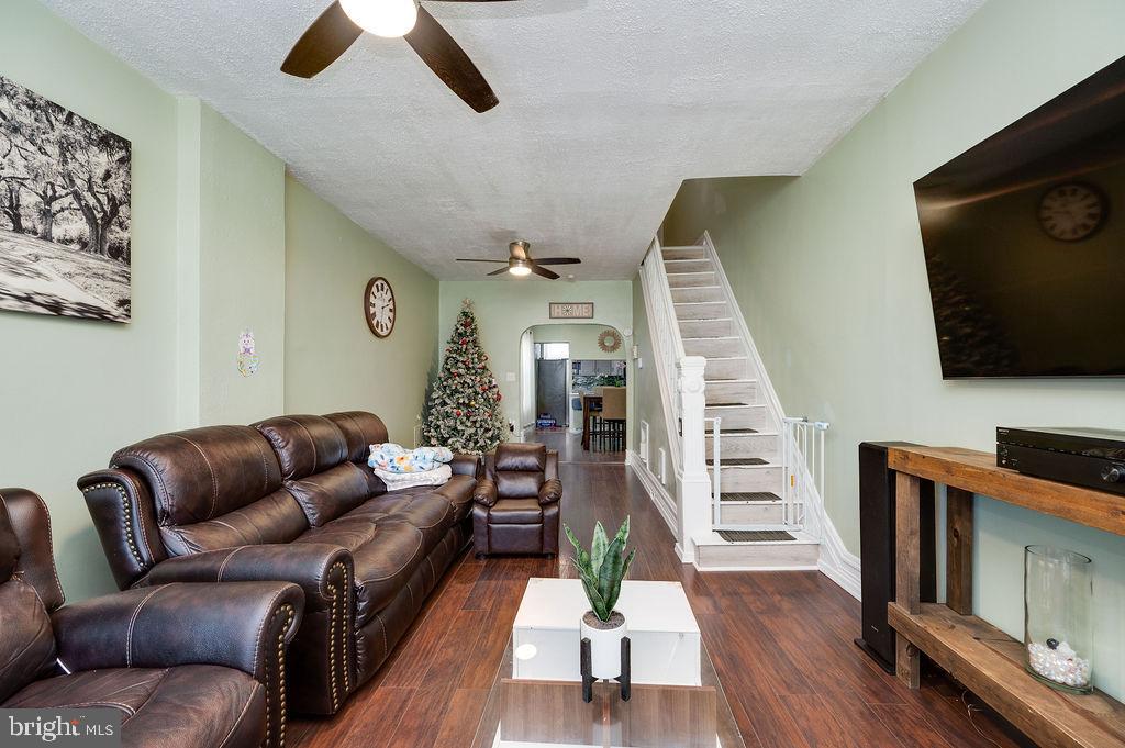 431 South 11th Street Reading, PA 19602 - Photo 4 of 43 Inviting living space with modern charm.
