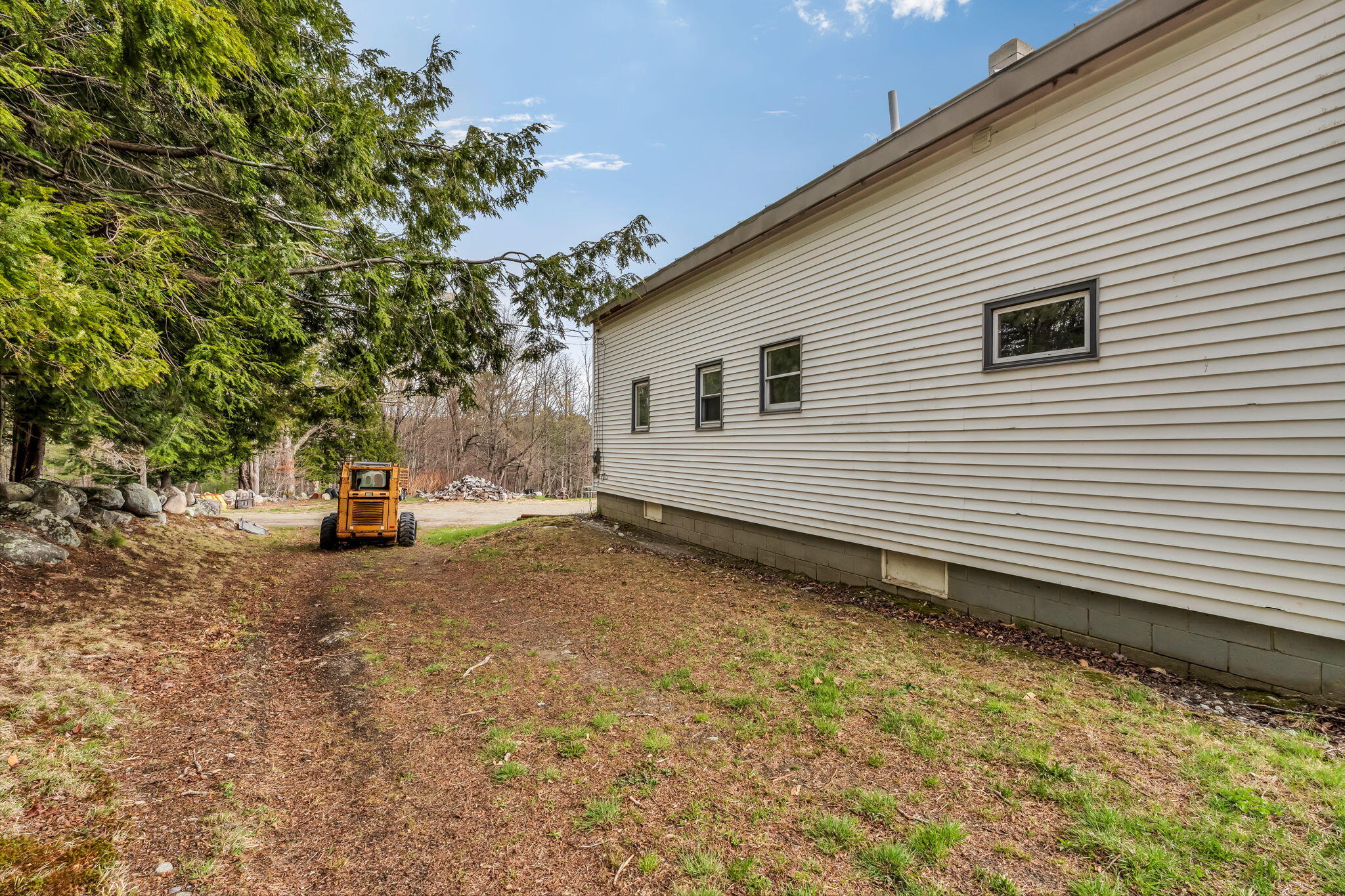34-web-or-mls-412-w-mills-rd