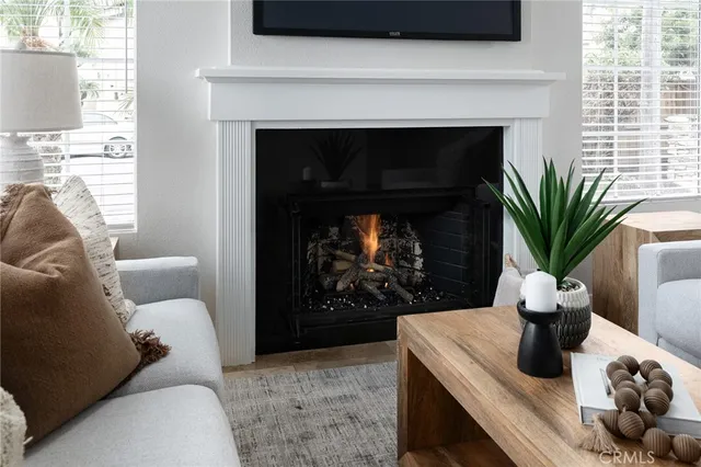 a view of a livingroom with furniture