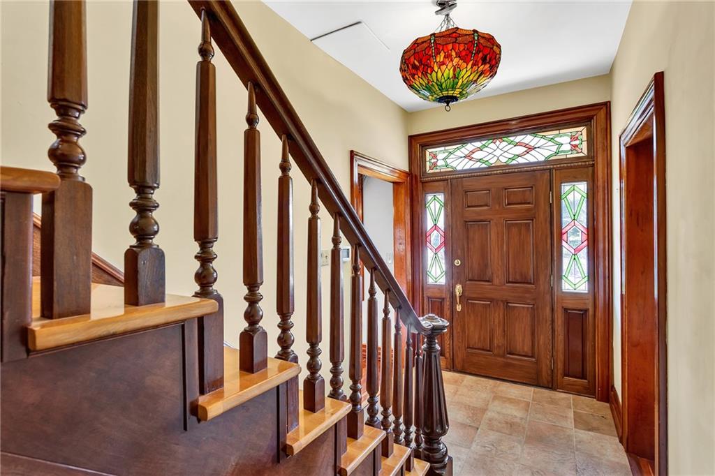2063 Renton Road Pittsburgh, PA 15239 - Photo 4 of 29 Gallery Image 4