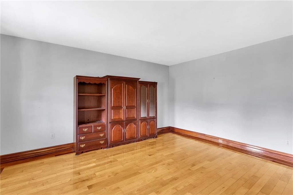 2063 Renton Road Pittsburgh, PA 15239 - Photo 5 of 29 Gallery Image 5