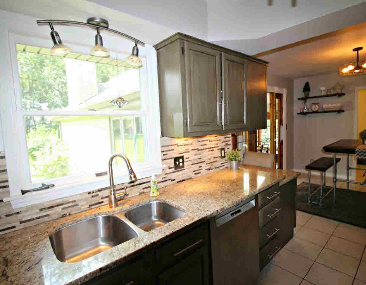 9355 Beecher Road Flushing, MI 48433 - Photo 6 of 34 21320216-5.JPG