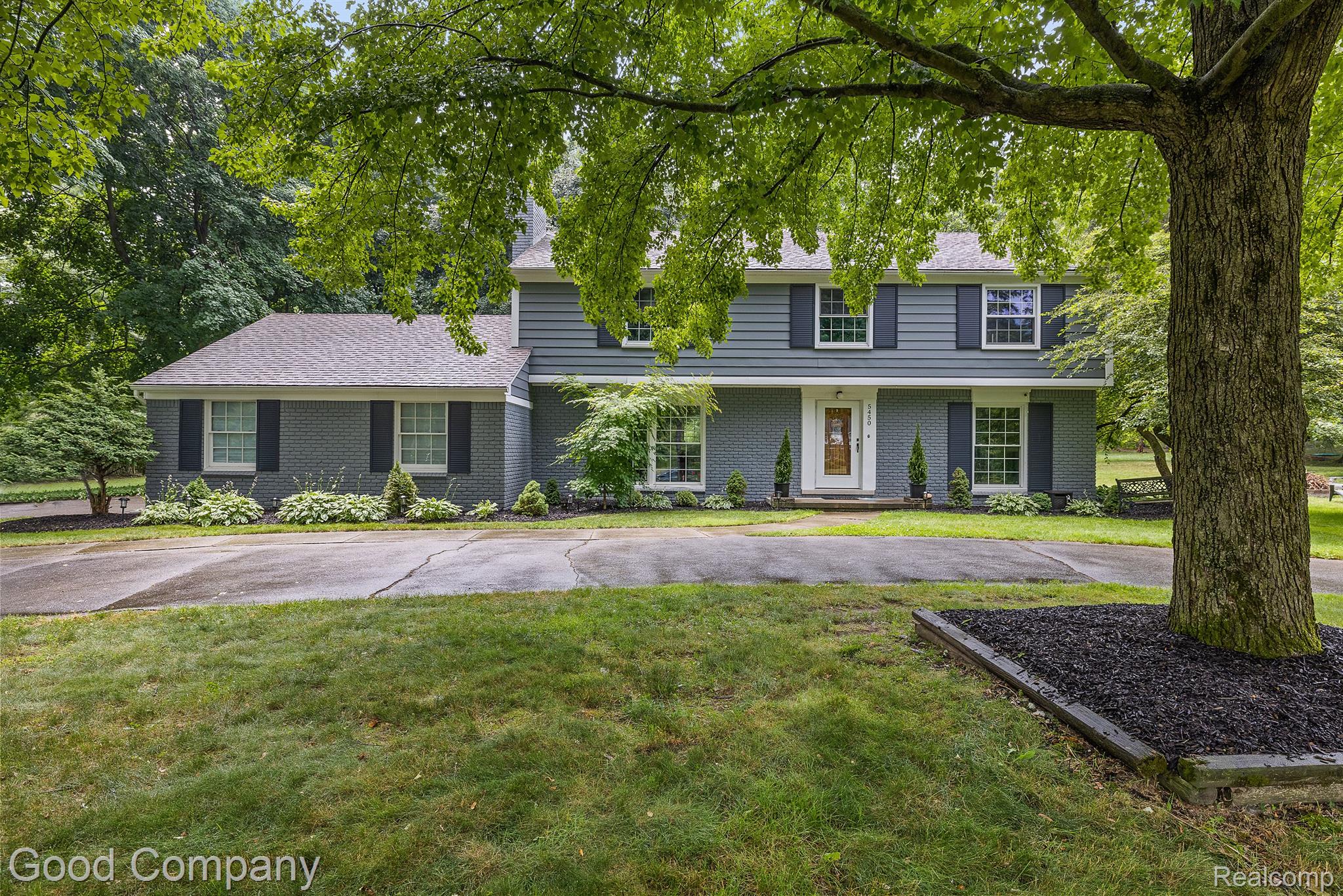 5450 Lahser Road Bloomfield Hills, MI 48302 - Photo 32 of 44 Circular driveway