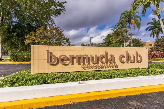 a sign that is on the side of the road