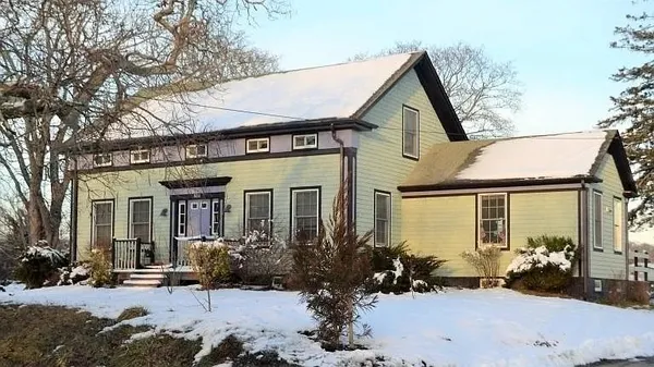 $2,800 | 3650 Main Road, Tiverton, RI 02878