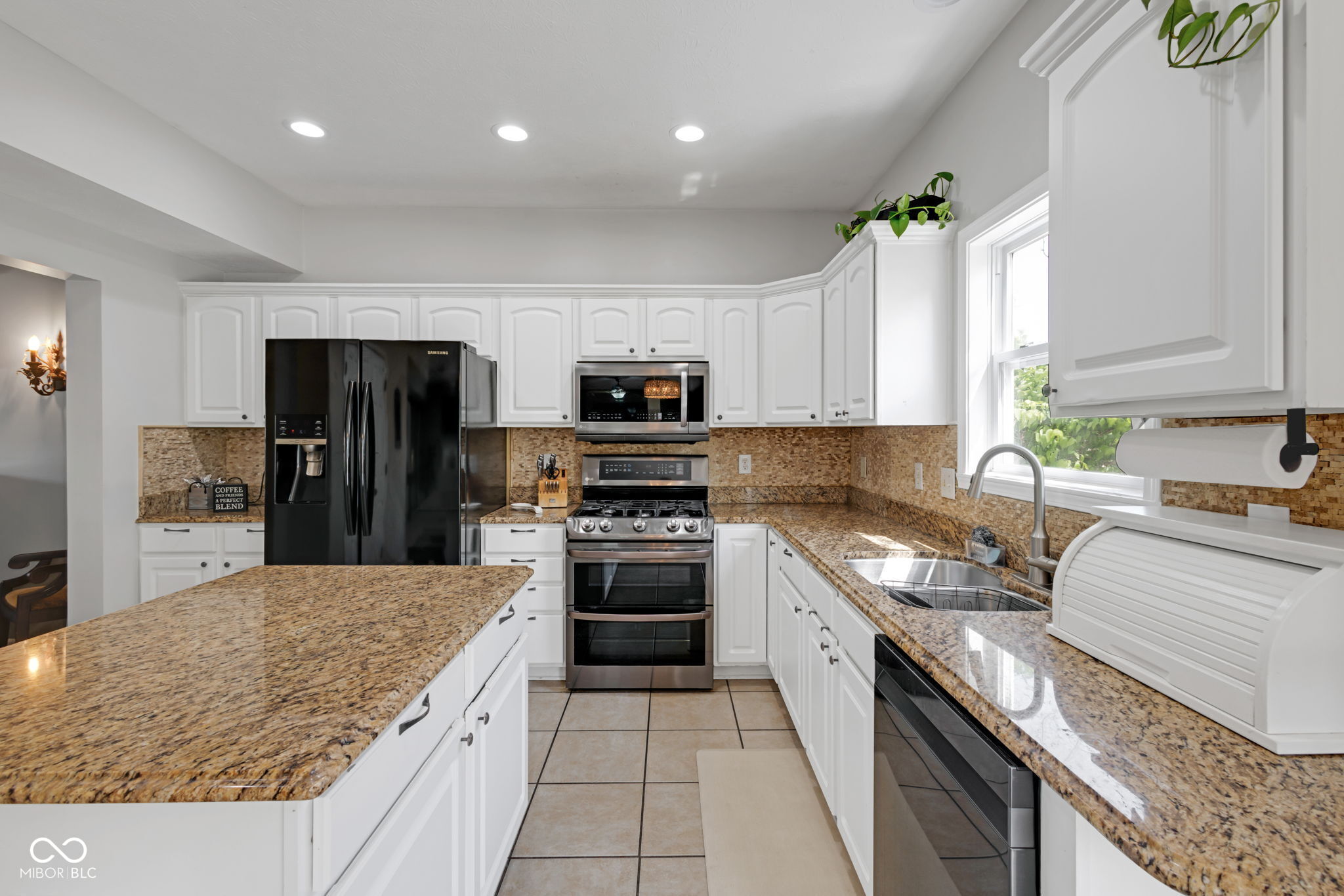 11347 Whitewater Way Fishers, IN 46037 - Photo 11 of 91 Gallery Image 11