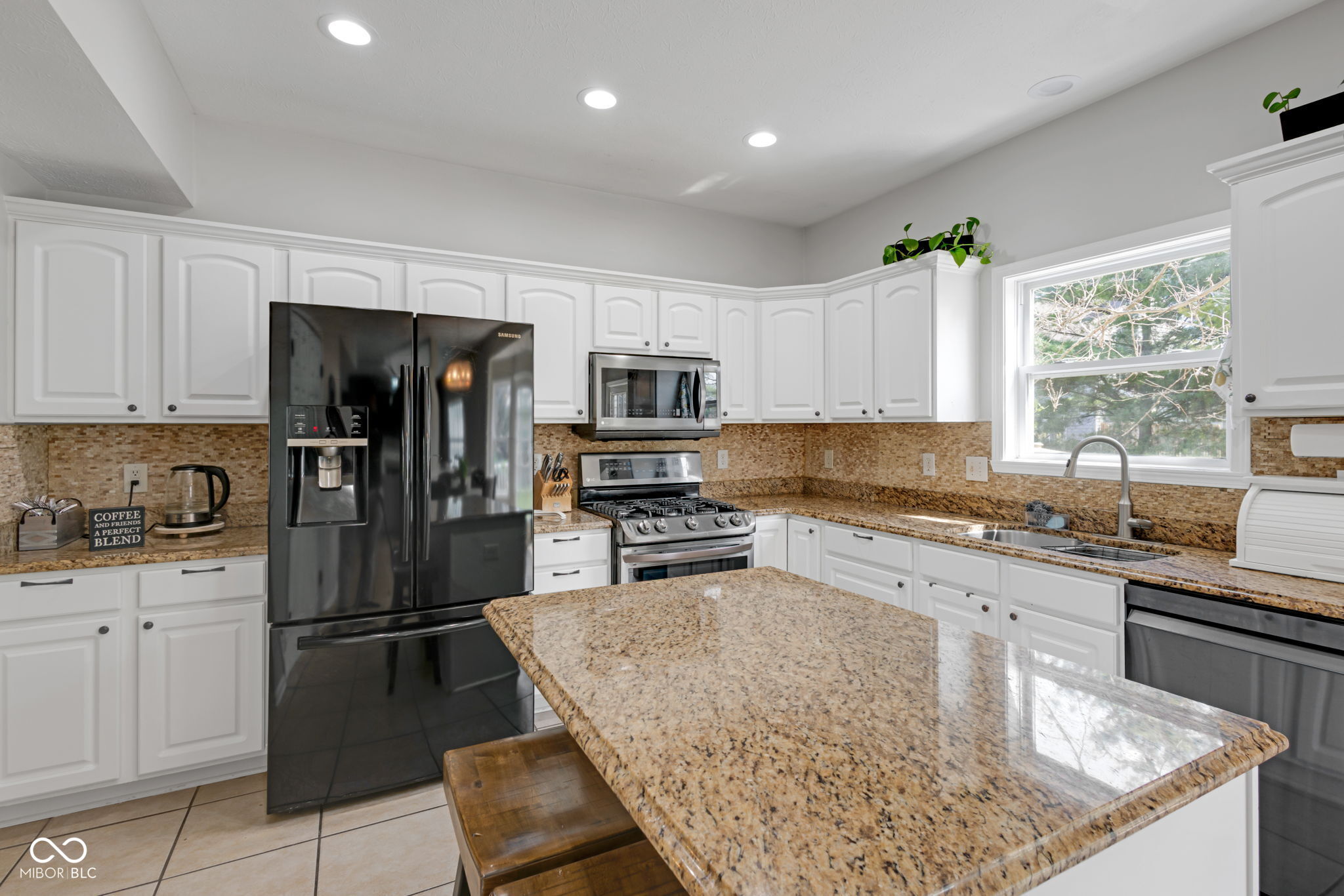 11347 Whitewater Way Fishers, IN 46037 - Photo 12 of 91 Gallery Image 12