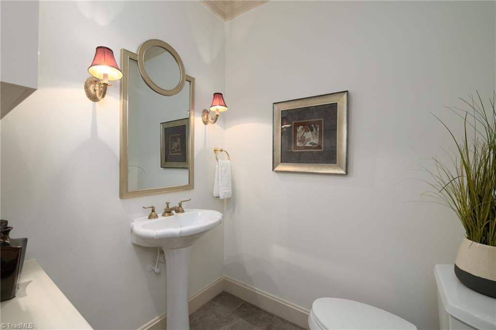 201 Cascade Drive High Point, NC 27265 - Photo 18 of 50