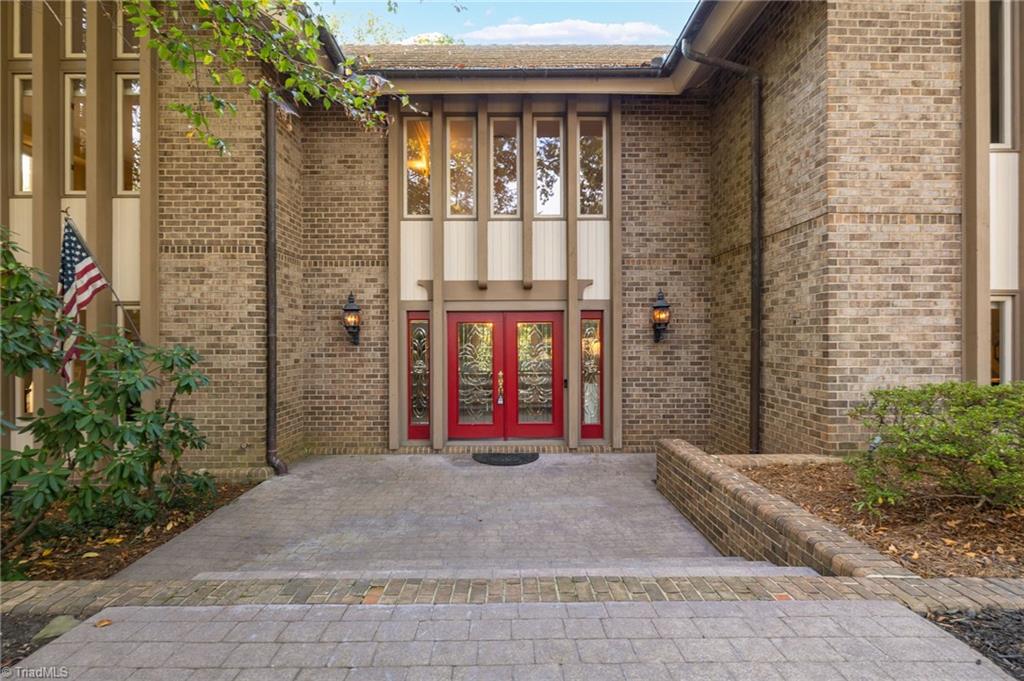 201 Cascade Drive High Point, NC 27265 - Photo 2 of 50