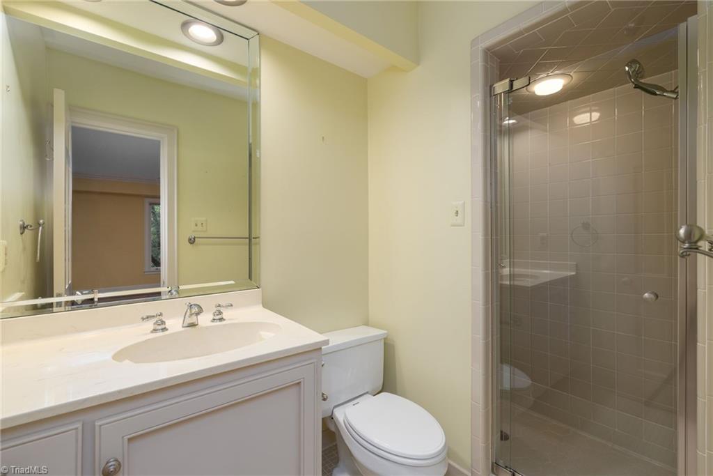 201 Cascade Drive High Point, NC 27265 - Photo 32 of 50