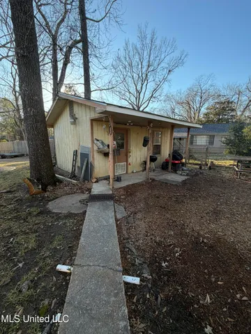 $215,000 | 23 Beverly Drive, Natchez, MS 39120