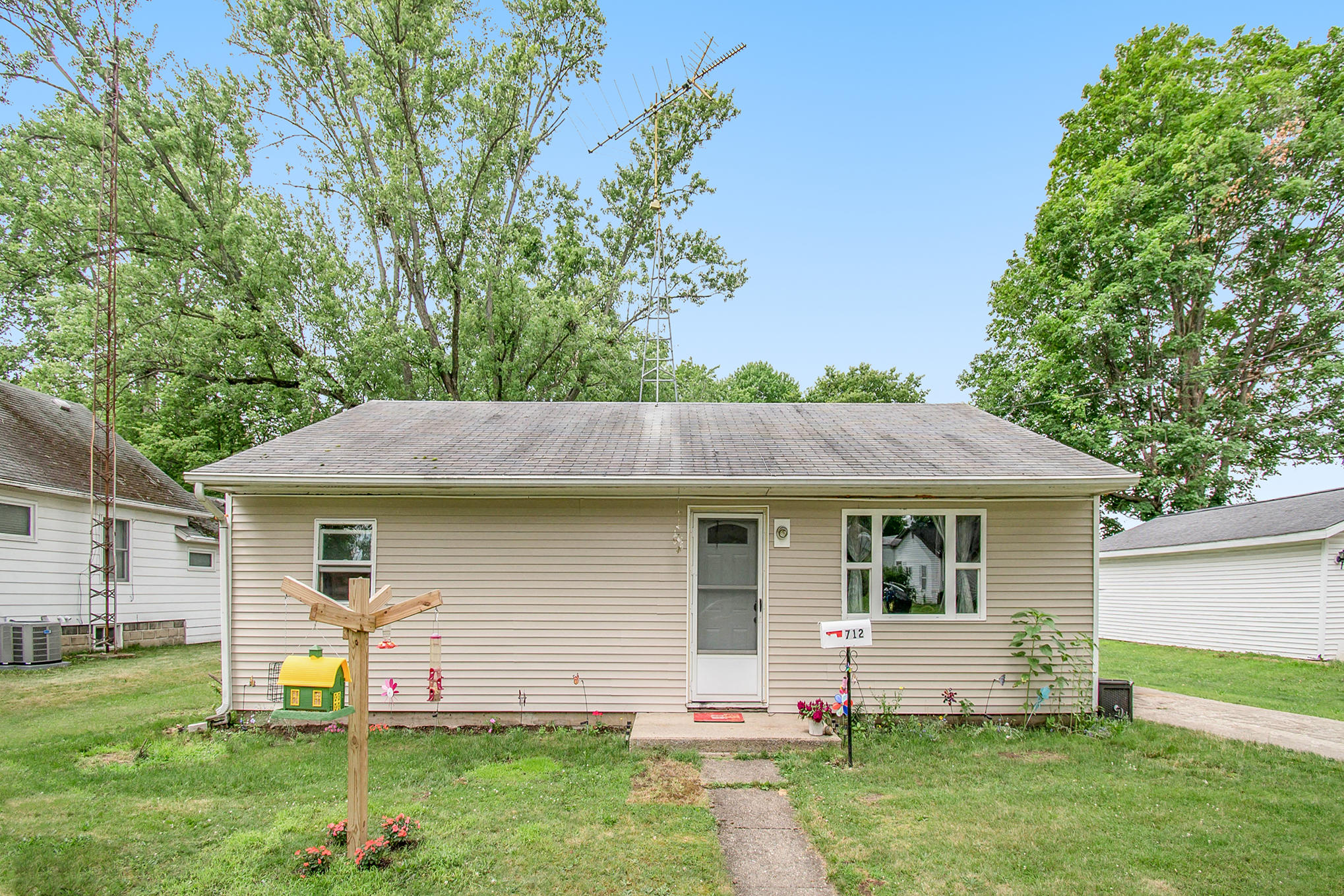 712 Maple Street Three Rivers, MI 49093 - Photo 1 of 14 DSC_4353