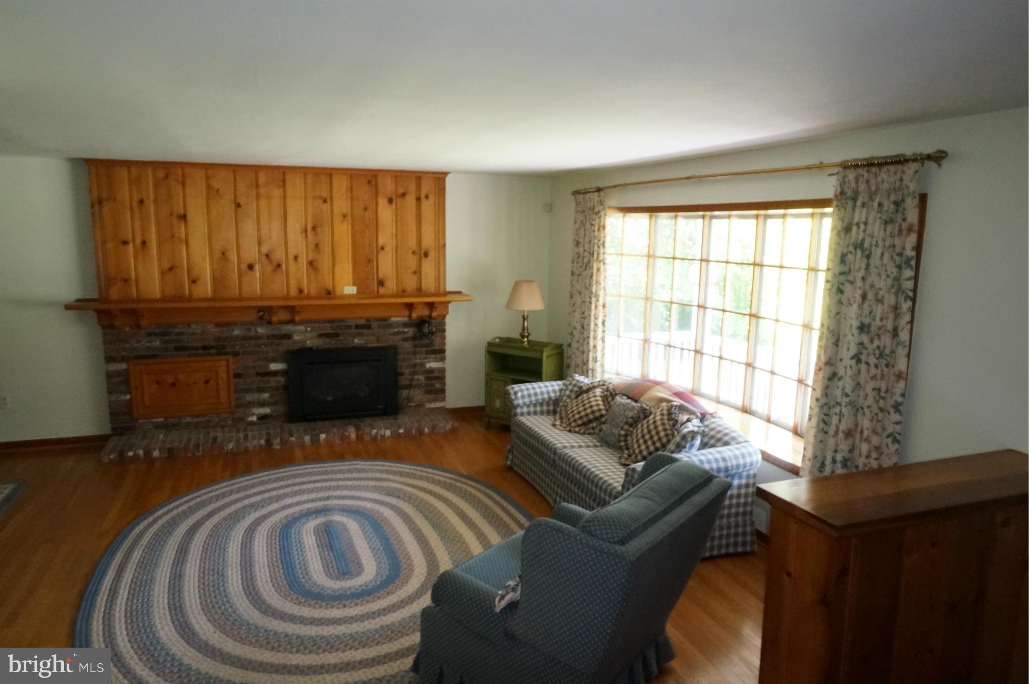 17816 Pin Oak Road Hagerstown, MD 21740 - Photo 2 of 29 Living Room