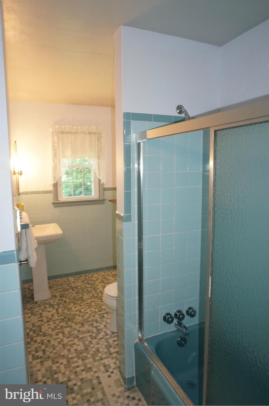 17816 Pin Oak Road Hagerstown, MD 21740 - Photo 11 of 29 Hall Bath