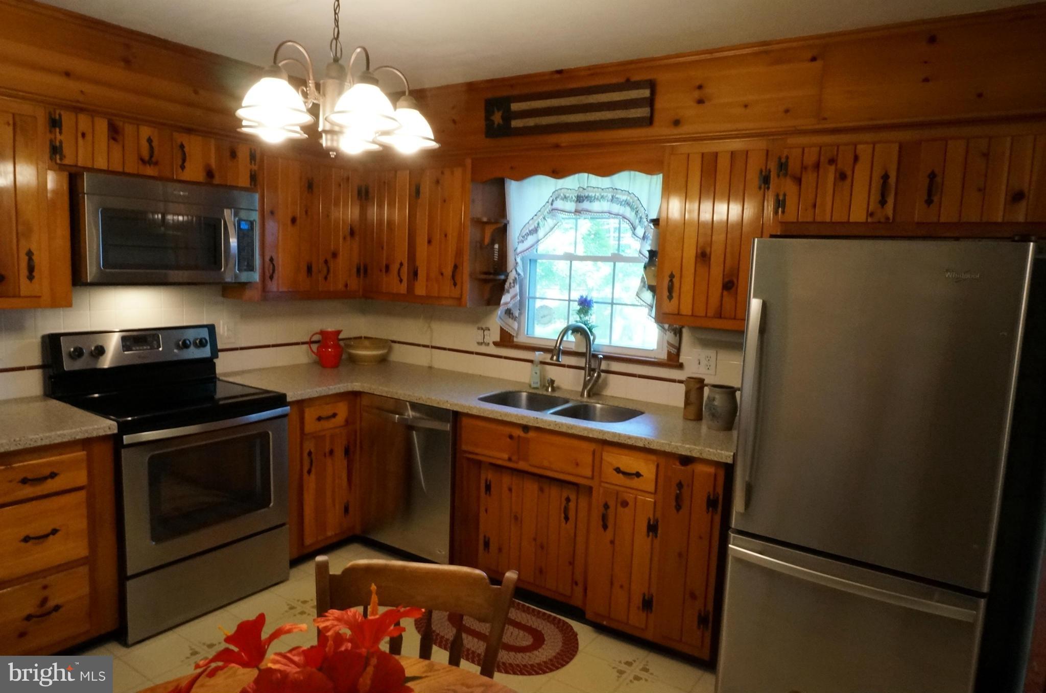 17816 Pin Oak Road Hagerstown, MD 21740 - Photo 6 of 29 Stainless Appliances & Updated Countertops