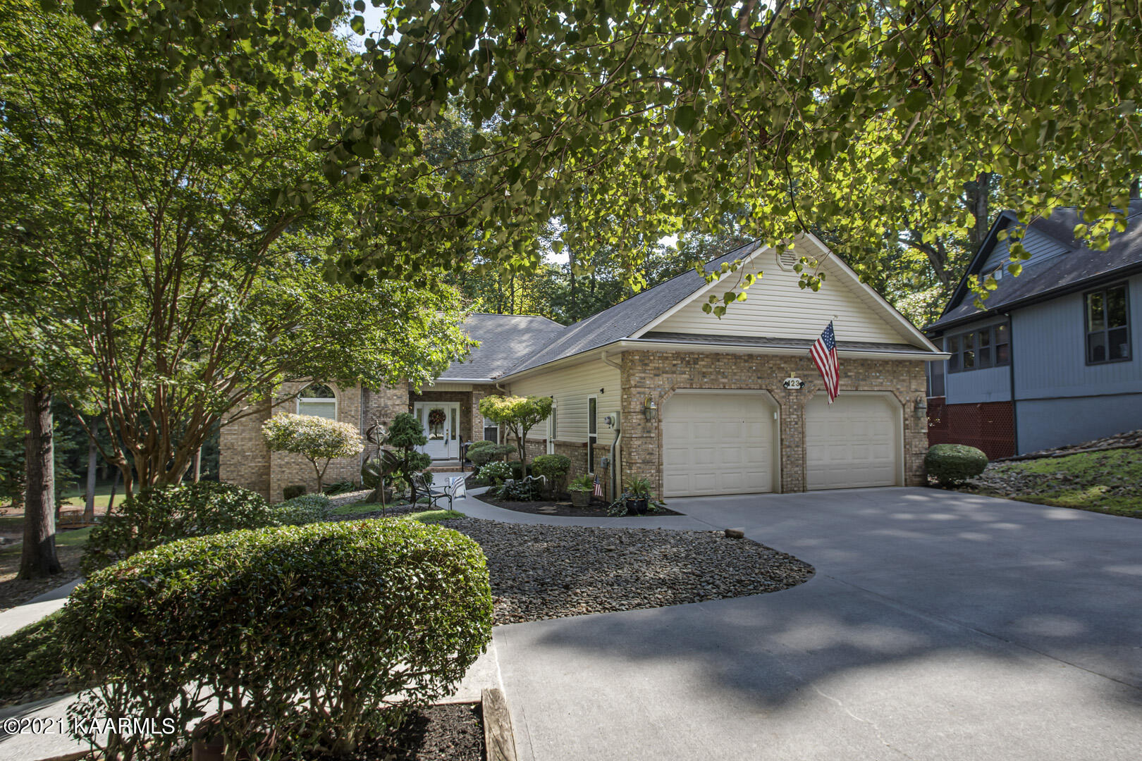 01_123 Inata Circle_Front