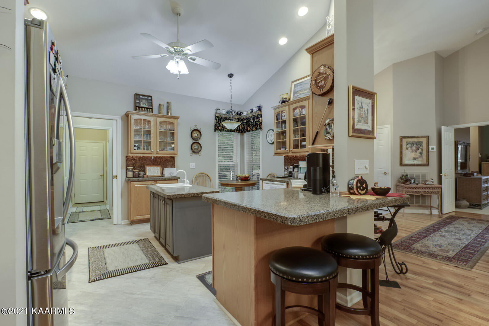 123 Inata Circle Loudon, TN 37774 - Photo 17 of 40 17_123 Inata Circle_BreakfastBar