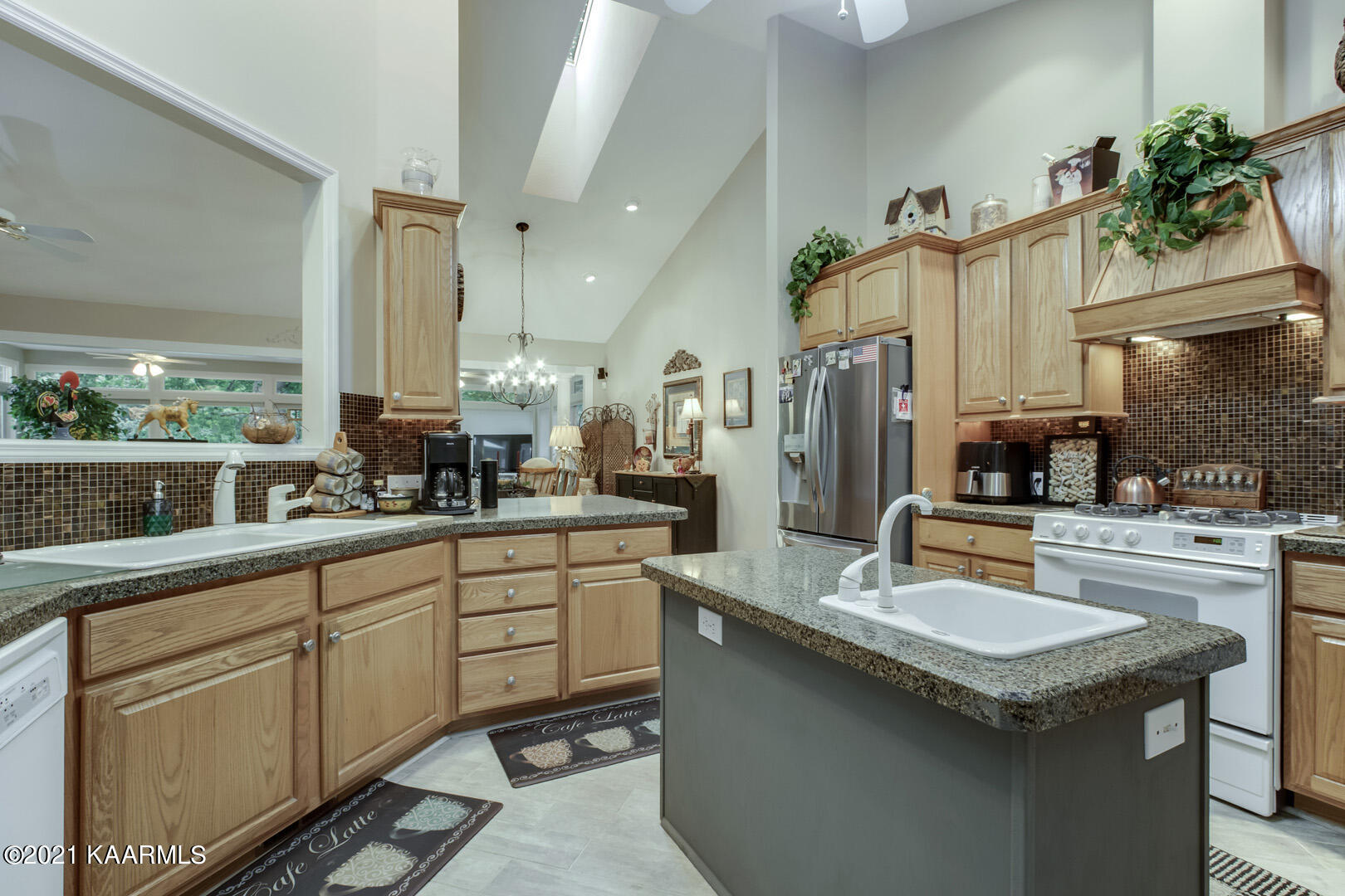 123 Inata Circle Loudon, TN 37774 - Photo 19 of 40 19_123 Inata Circle_Kitchen02