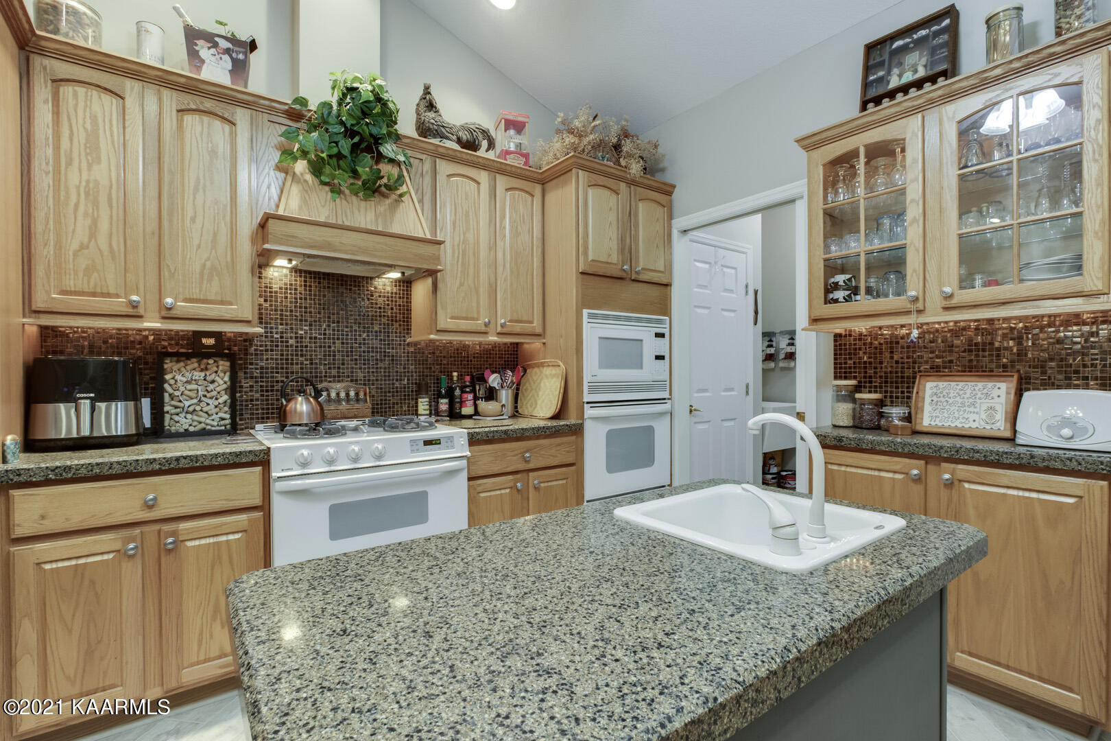 123 Inata Circle Loudon, TN 37774 - Photo 20 of 40 20_123 Inata Circle_Kitchen03