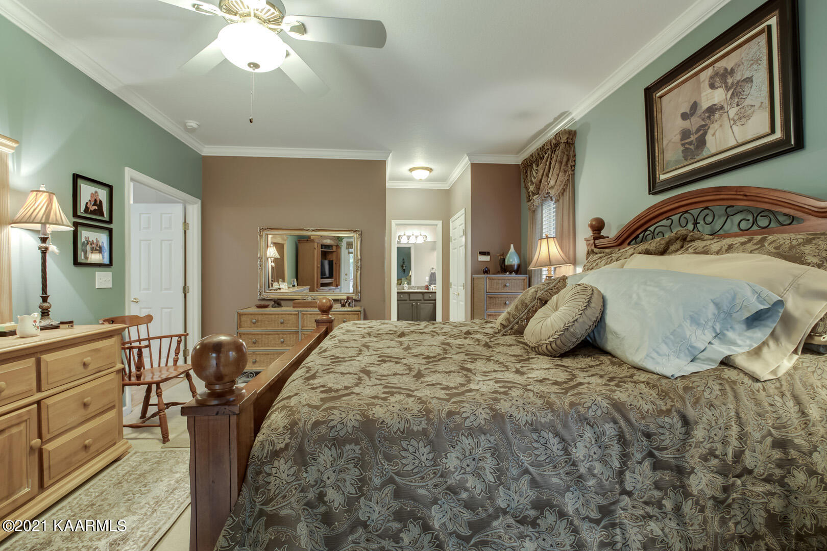 123 Inata Circle Loudon, TN 37774 - Photo 27 of 40 27_123 Inata Circle_MasterBedroom02