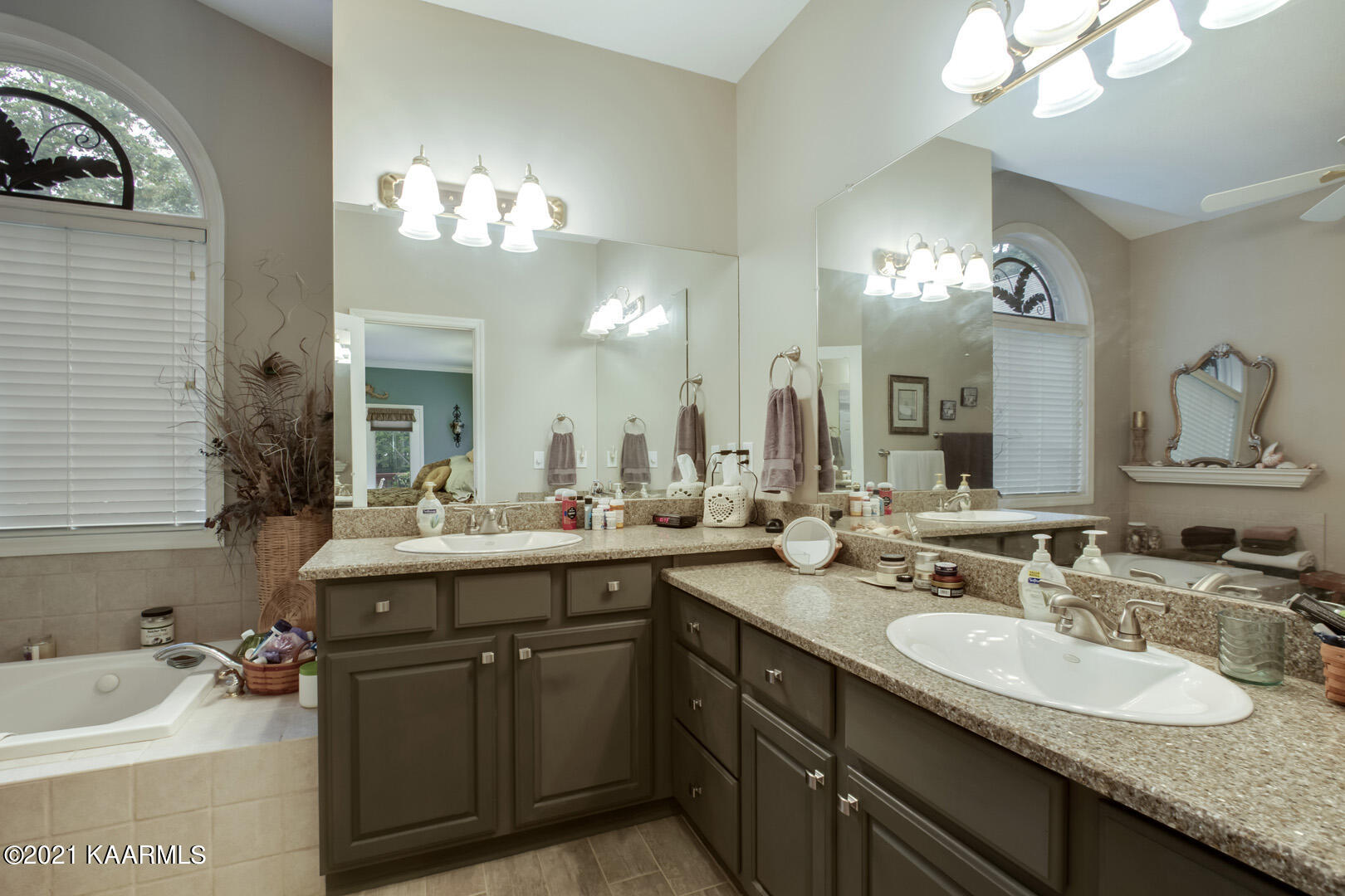 123 Inata Circle Loudon, TN 37774 - Photo 28 of 40 28_123 Inata Circle_MasterBath01