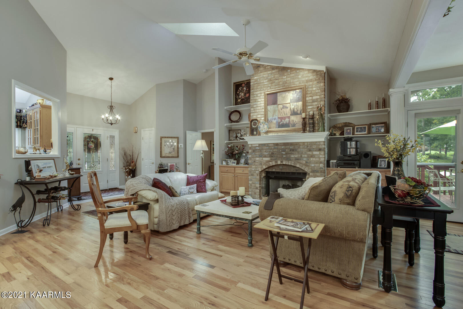 123 Inata Circle Loudon, TN 37774 - Photo 6 of 40 06_123 Inata Circle_Living03