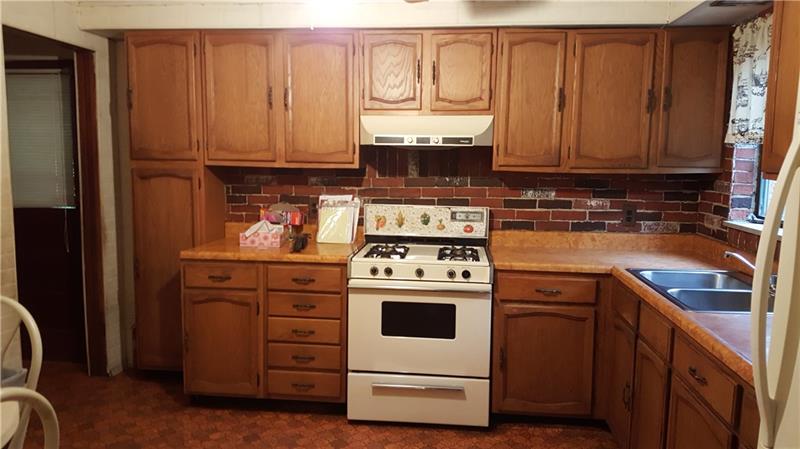 29 Midway Drive McKees Rocks, PA 15136 - Photo 2 of 9 Gallery Image 2