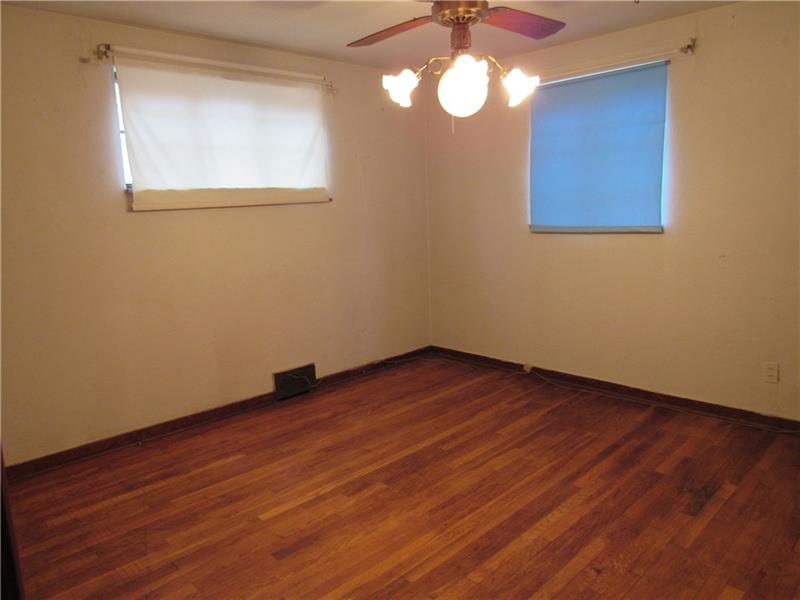 29 Midway Drive McKees Rocks, PA 15136 - Photo 5 of 9 Gallery Image 5