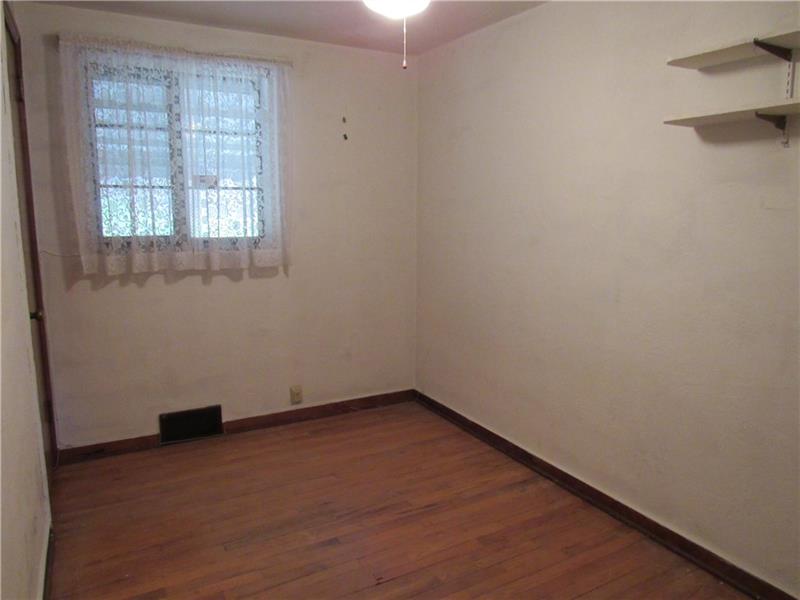 29 Midway Drive McKees Rocks, PA 15136 - Photo 7 of 9 Gallery Image 7