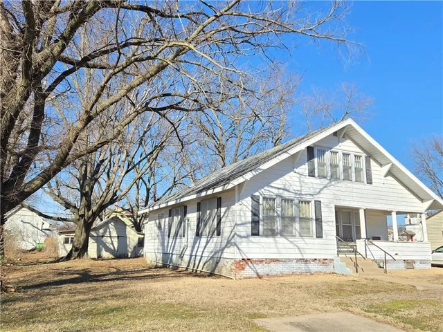 $69,900 | 310 East 5th Street, Cherryvale, KS 67335