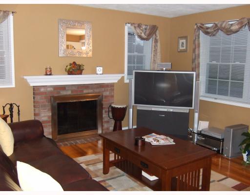 12 Asylum Road Warren, RI 02885 - Photo 2 of 12 Living Room.