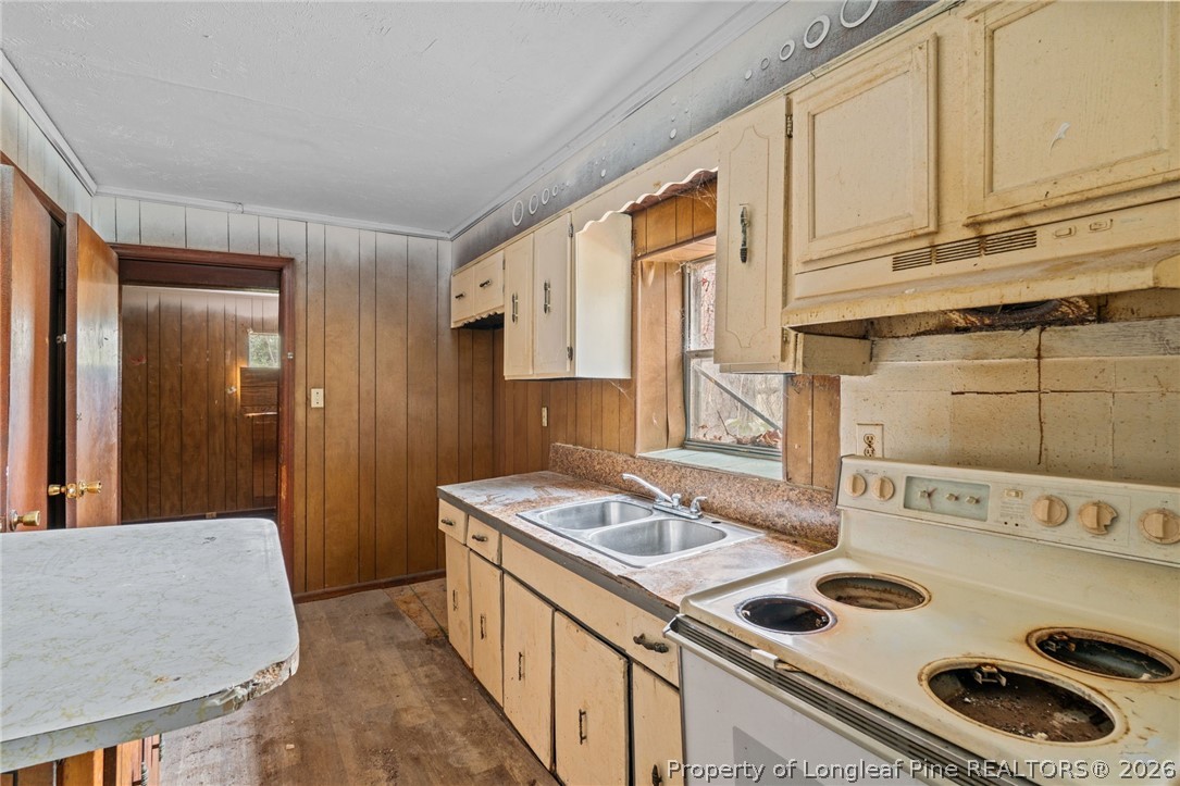 217 South Grove Avenue Rockingham, NC 28379 - Photo 12 of 37 a kitchen that has a stove and a refrigerator