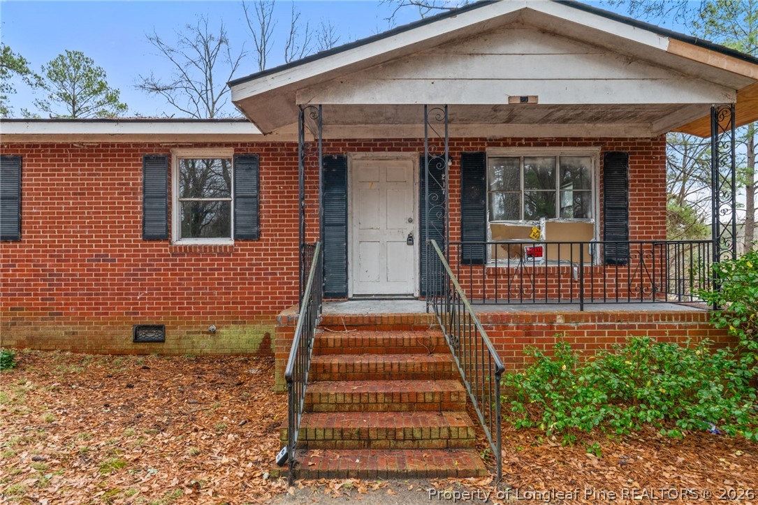 217 South Grove Avenue Rockingham, NC 28379 - Photo 36 of 37 a front view of a house with a garden