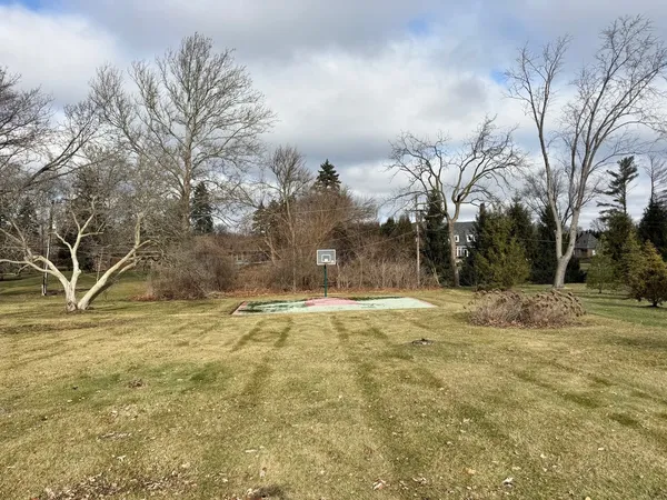 $925,000 | 600 Ahlstrand Road, Glen Ellyn, IL 60137