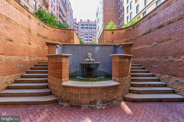 $1,125,000 | 616 E Street Northwest, Unit 1152, Washington, DC 20004