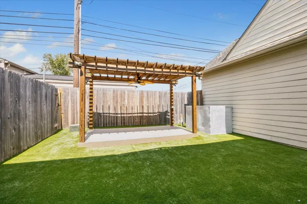 a view of a back yard of the house