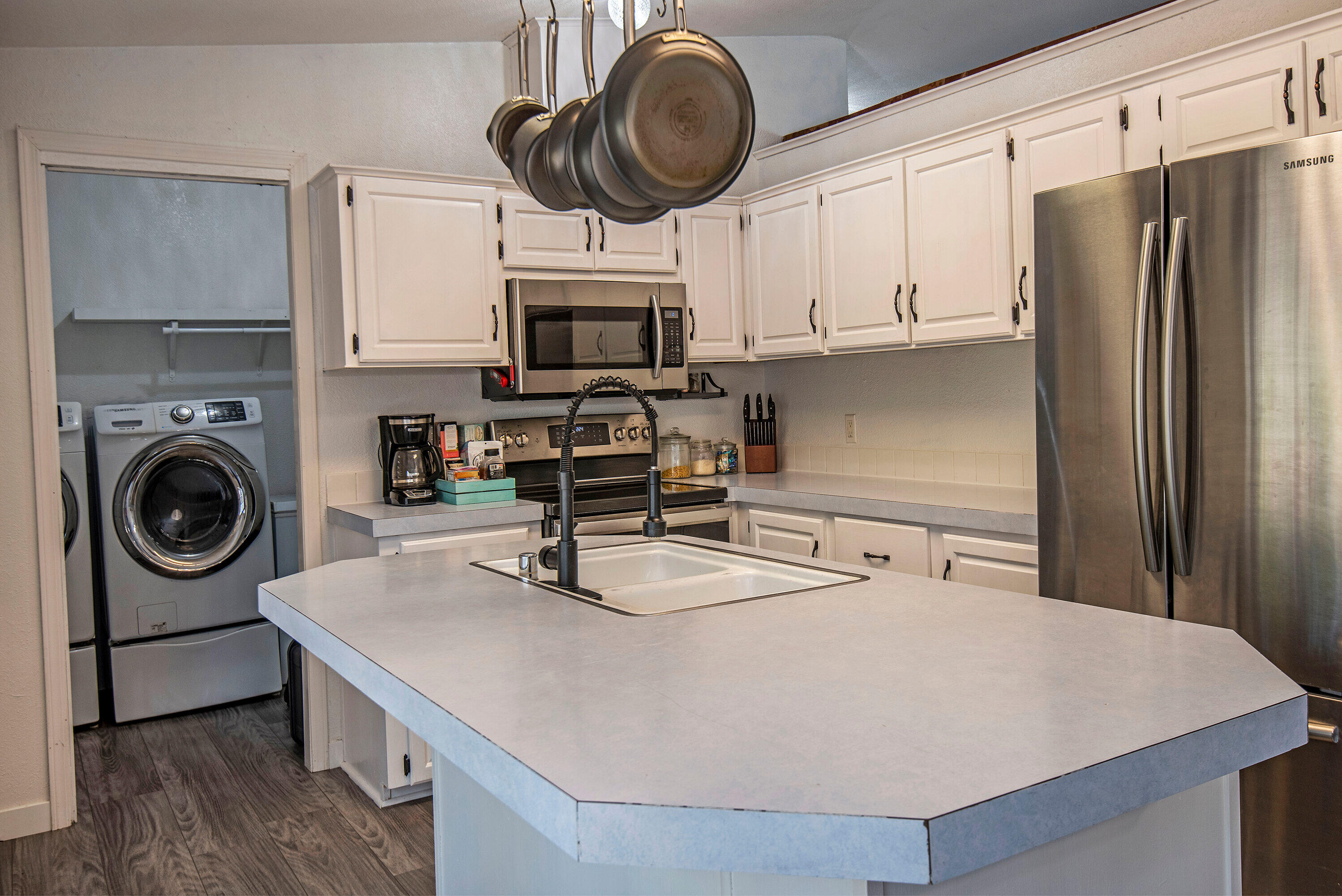 55842 Swan Road Bend, OR 97707 - Photo 10 of 25 Kitchen