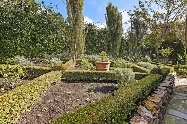 $3,995 | 31531 Bluff Drive, Unit BACK, Laguna Beach, CA 92651