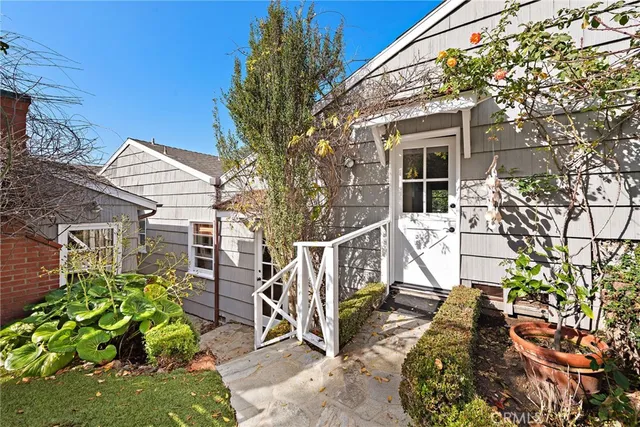 $3,995 | 31531 Bluff Drive, Unit BACK, Laguna Beach, CA 92651