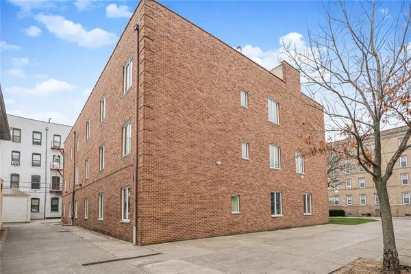 $989,000 | 8403 19th Avenue, Unit 1A | Van Pelt Manor