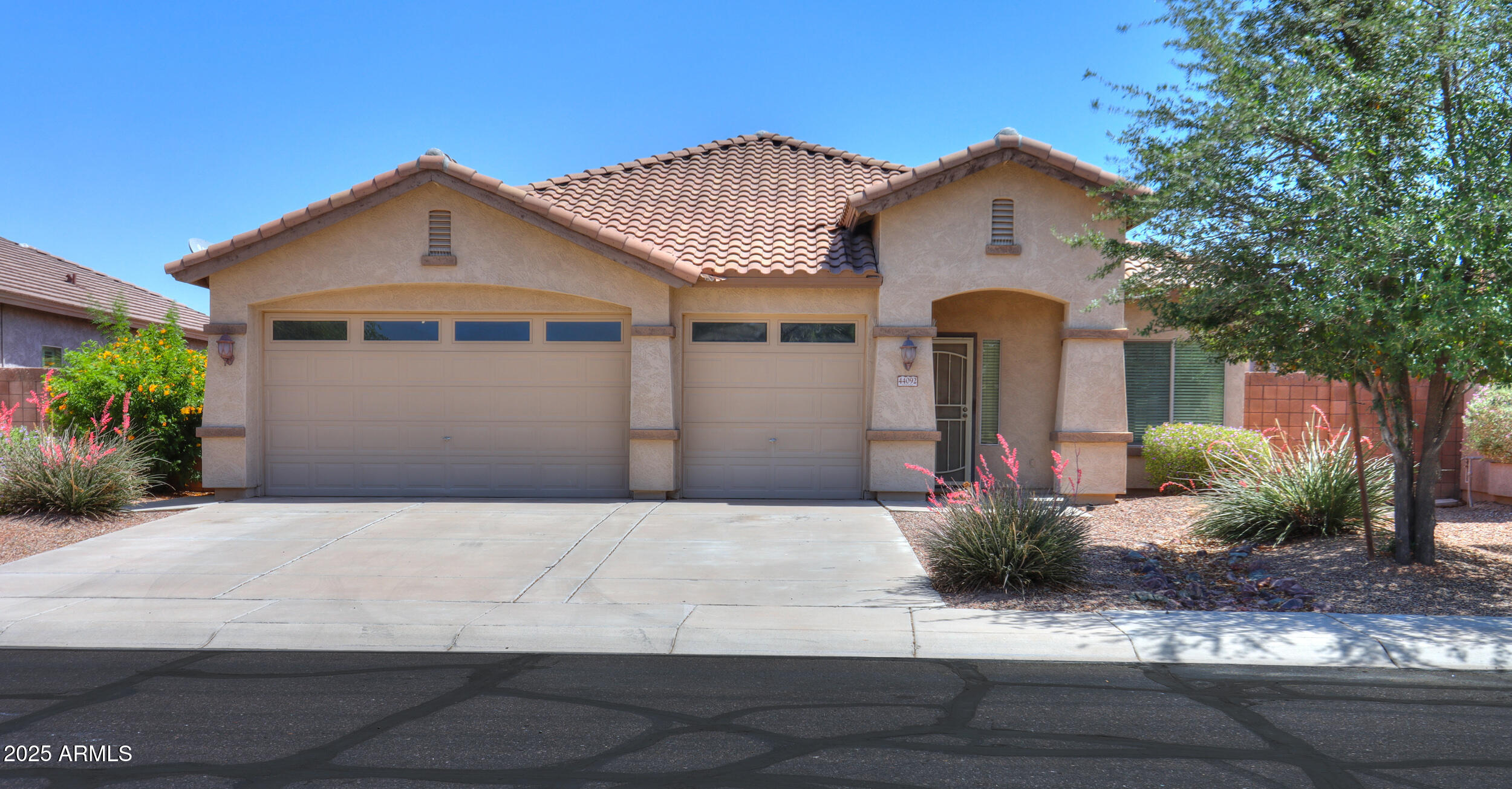 44092 Stonecreek Road Maricopa, AZ 85139 - Photo 3 of 48 01