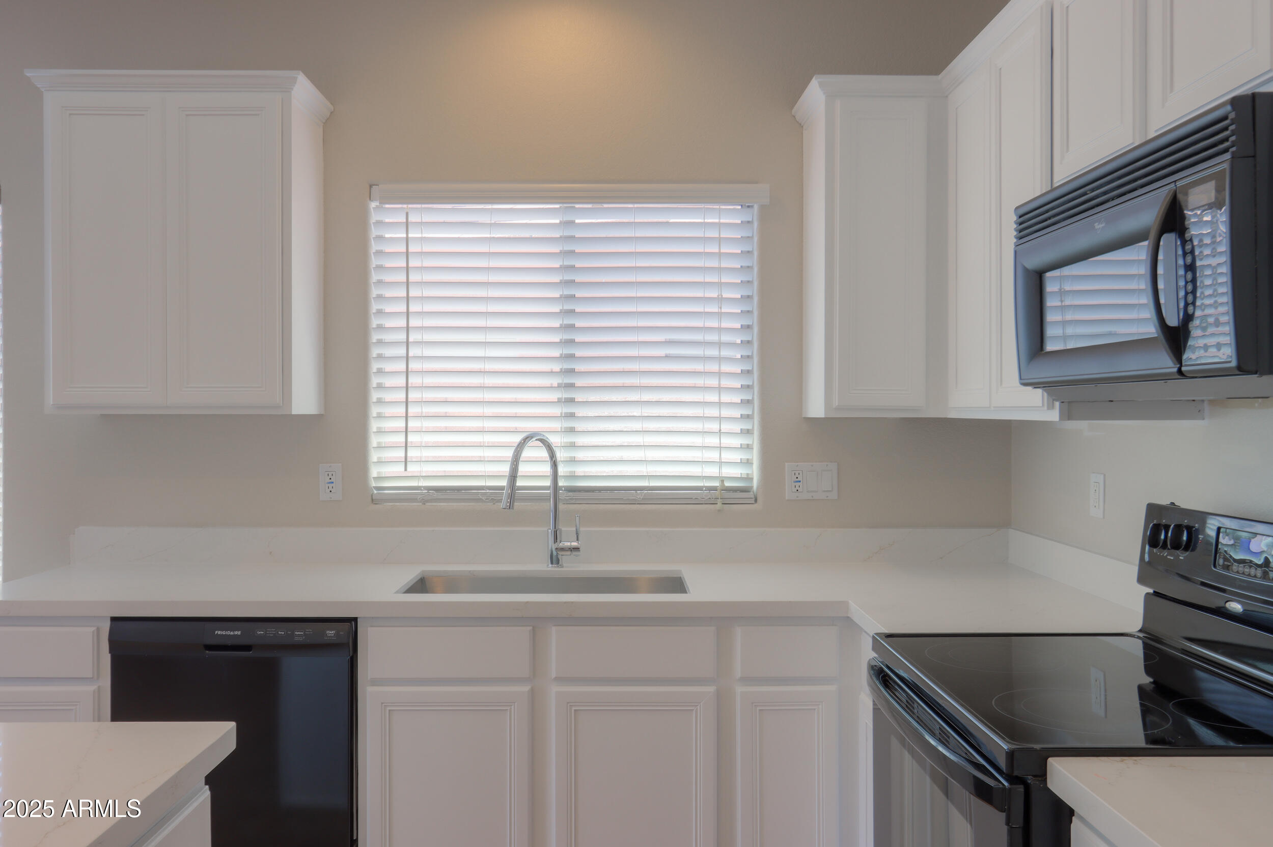 44092 Stonecreek Road Maricopa, AZ 85139 - Photo 5 of 48 09