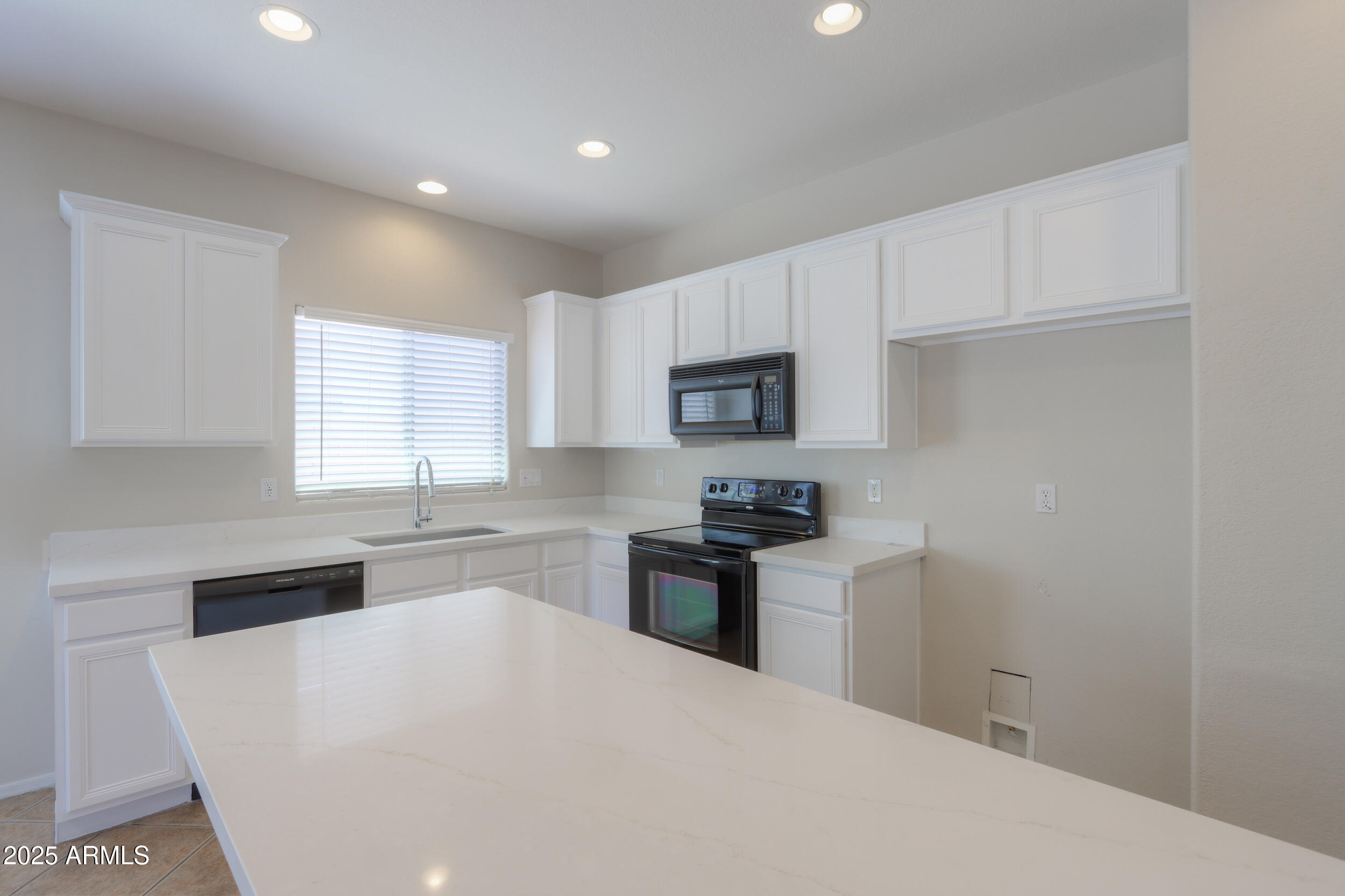 44092 Stonecreek Road Maricopa, AZ 85139 - Photo 10 of 48 08