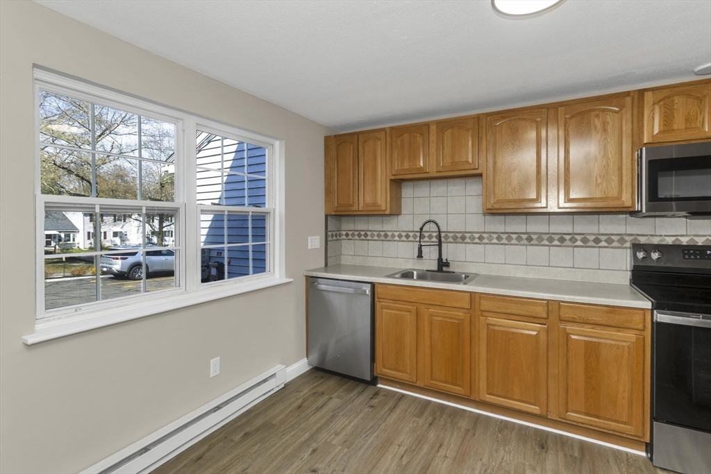 22 Warebrook Villiage, Unit 22 Ware, MA 01082 - Photo 4 of 23