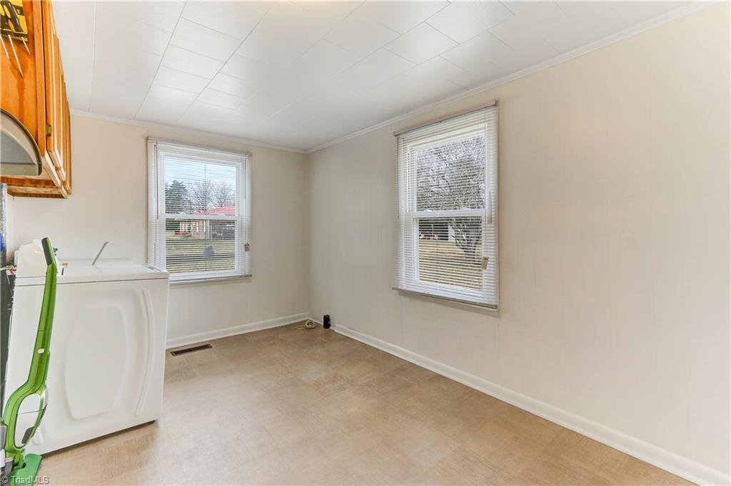 5532 Murphy Road Summerfield, NC 27358 - Photo 11 of 30 Laundry Room
