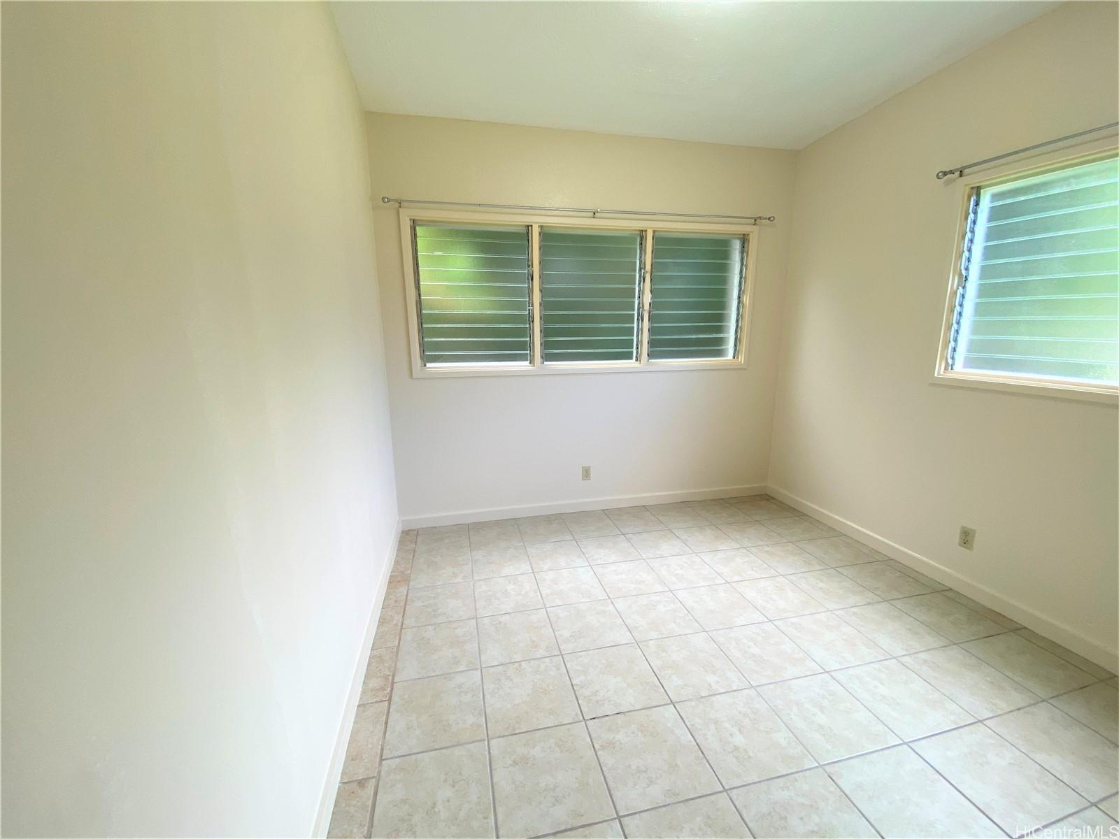3339 Manoa Road, Unit 5 Honolulu, HI 96822 - Photo 12 of 13 a view of an empty room with a window