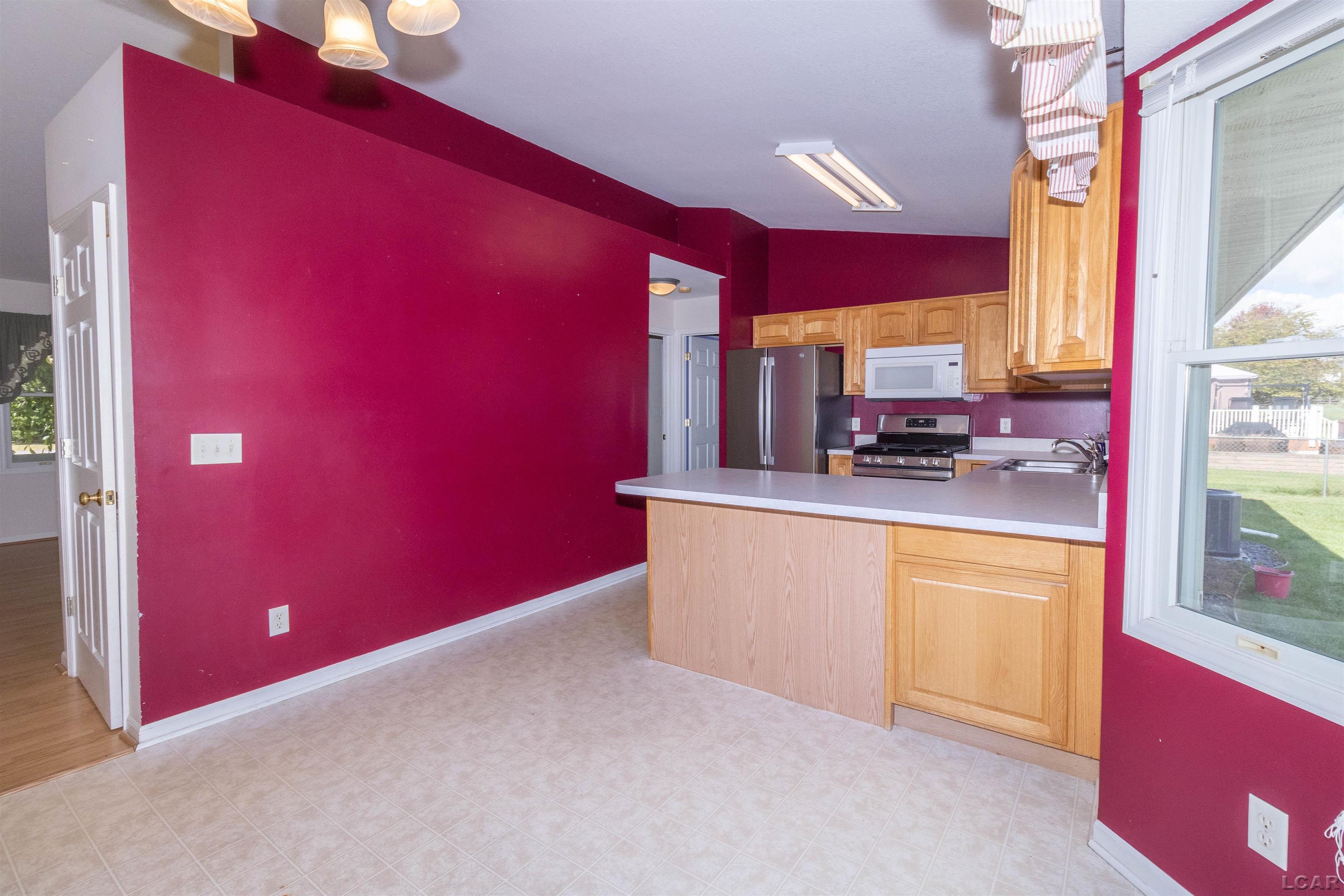 3175 Cobblestone Ridge Tecumseh, MI 49286 - Photo 13 of 40 50191516-932edb0b-9b89-4a50-a3c2-77a1fc7ae1ce.JPG