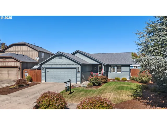 $392,000 | 3803 Northeast Hollyburn Avenue, Albany, OR 97322