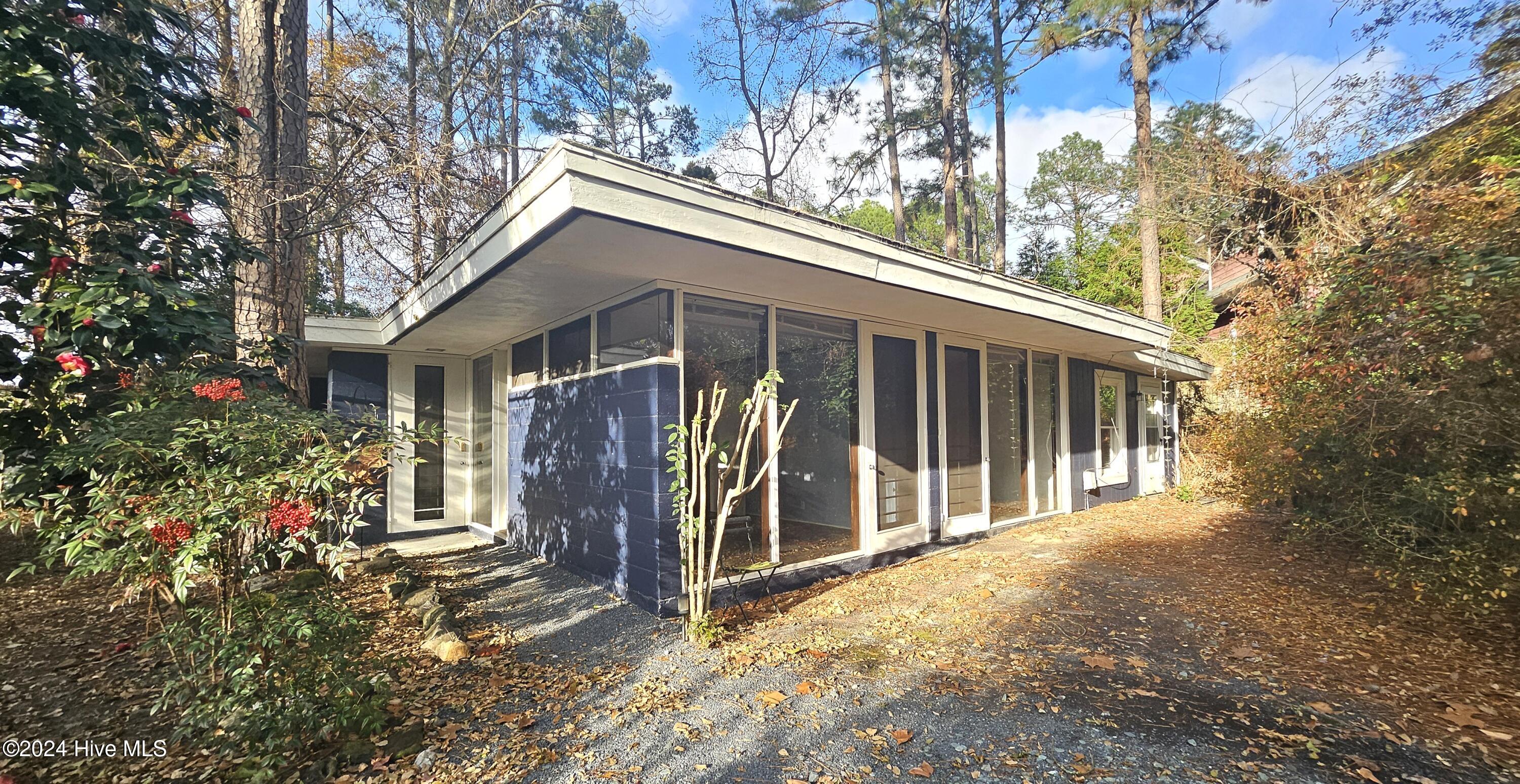 780 South Ridge Street Southern Pines, NC 28387 - Photo 2 of 24 1000012498