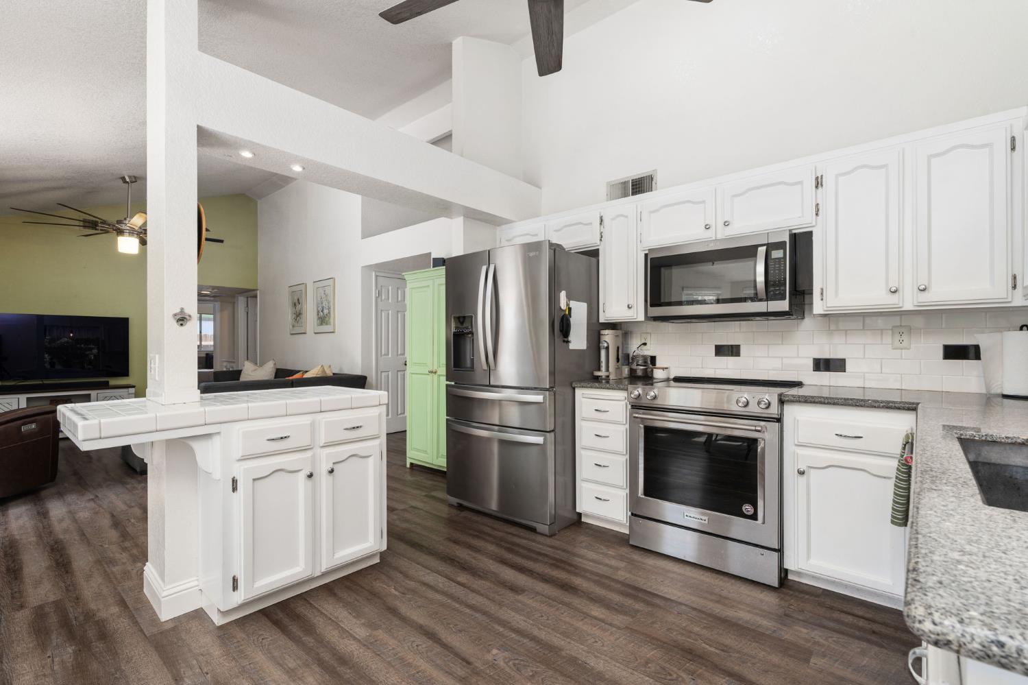 5201 West Griffith Way Fresno, CA 93722 - Photo 12 of 30